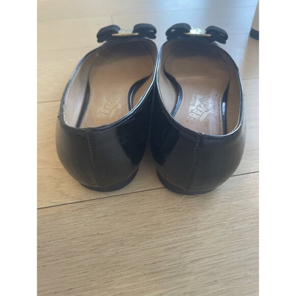 Ferragamo Black Patent Leather Vara Bow Pumps Size 7.5 - Picture 2 of 14